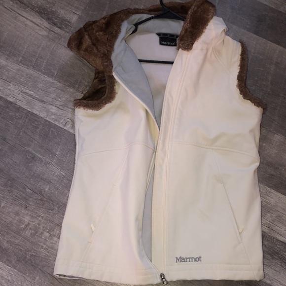 Marmot fur hoodie vest woman’s size L - Picture 10 of 10
